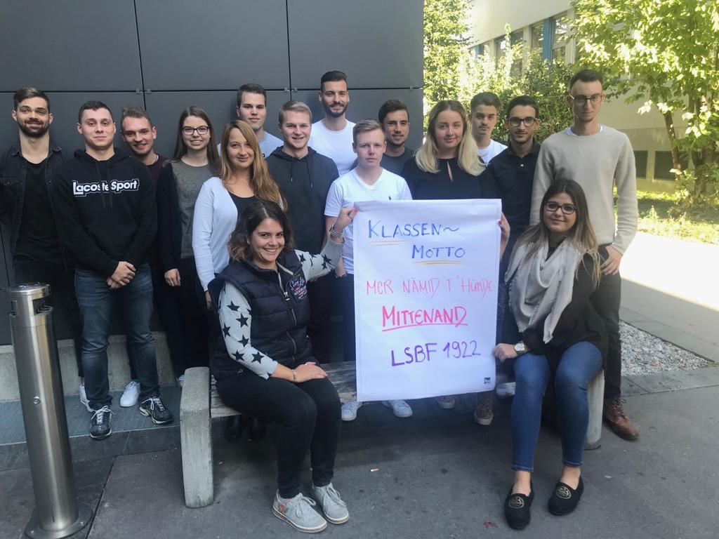 KV Luzern Berufsakademie Klassenfoto HFW Vertiefung Bank